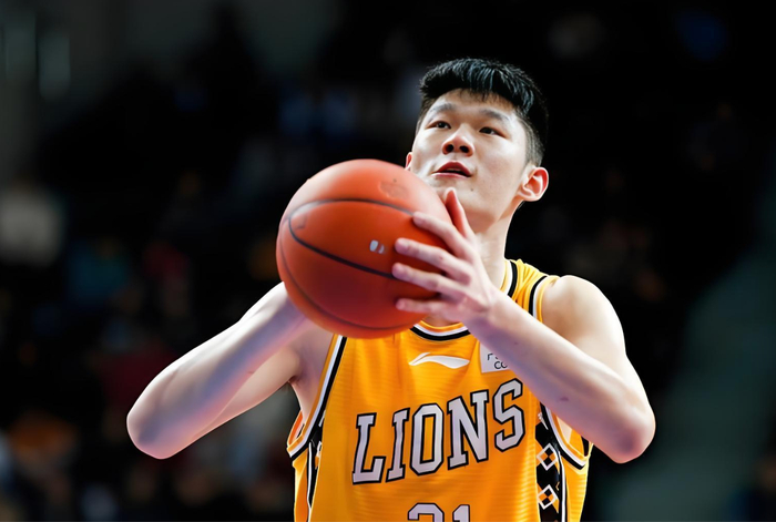 星空体育-有趣！胡金秋回到广厦队就投入训练，王博：不准训练，回家陪孩子|浙江广厦|中国男篮|比赛|球员|球队_新浪体育_新浪新闻